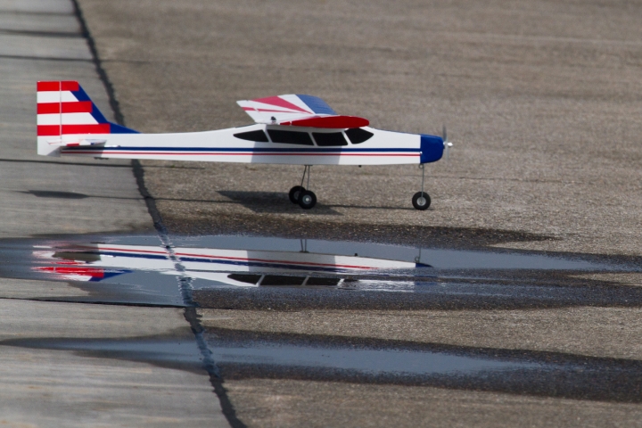 Modellflug_-_MG_Duebendorf_2010-9407-7.jpg